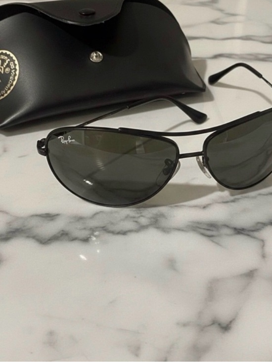 Ray-Ban Highstreet Aviator sunglasses w/ matte black frame & black lenses main image 4